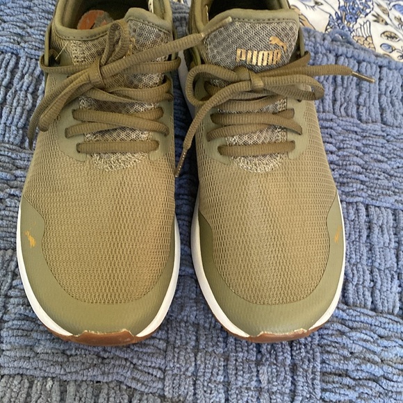 Green PuMa size 7 hardly worn gym shoes best offer - Picture 7 of 7